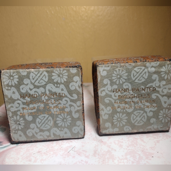 Hand Painted Eggshells Made In Taiwan - Picture 3 of 5